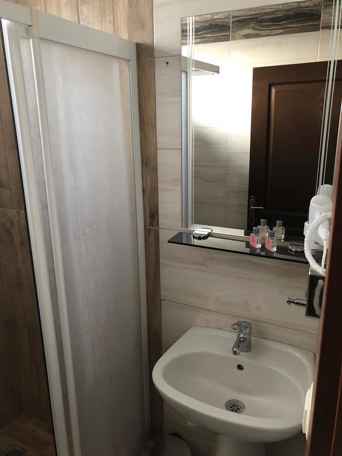 Gulistan Hotel Zara Bagian luar foto